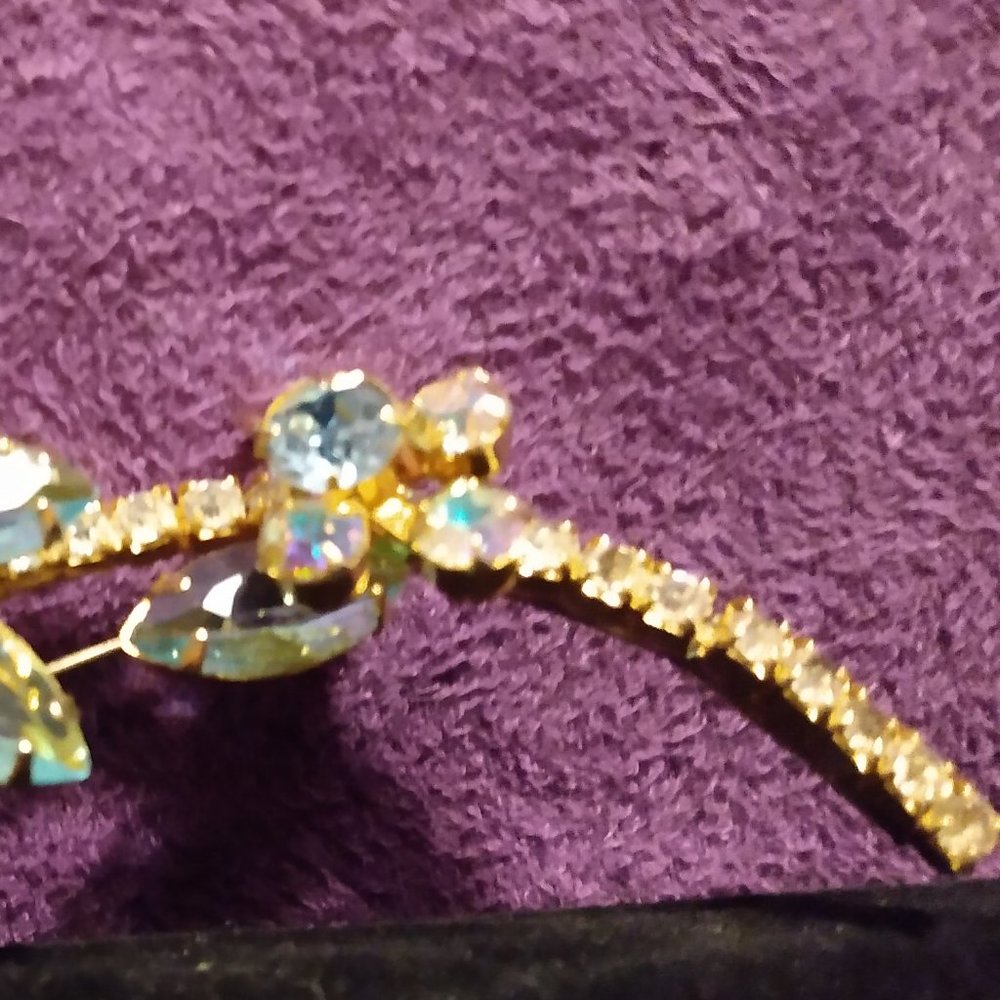 Crystal Flower Brooch - Picture 4 of 4